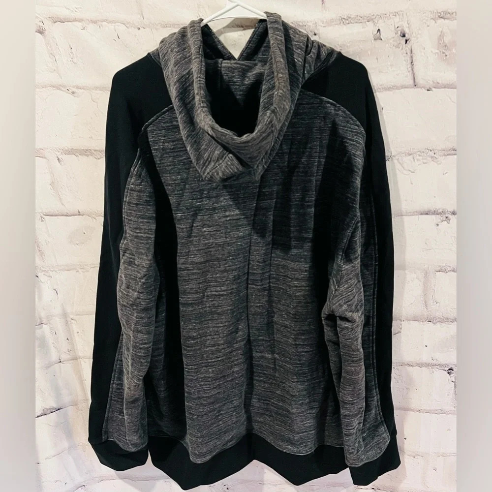 American Eagle Striped Reflective Performance Hoo… - image 3